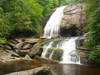 waterfalls and nature hikes near sweet biscuit inn in asheville